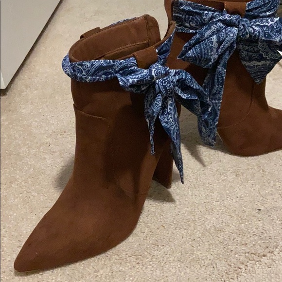 Boots - Picture 2 of 4